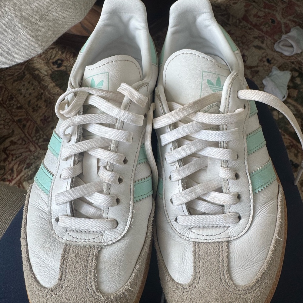 adidas samba Kids Sneakers in White and Mint Green- size 2.5 great condition
